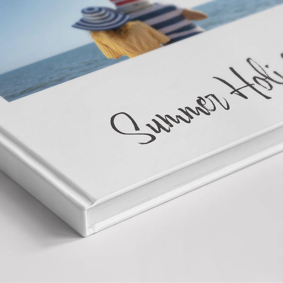 Crear álbum de fotos personalizado en línea Tapa dura - Exclusive, 26 páginas Verticales 20,5x29 cm Crea tu propio álbum digital de fotos con tus propias imágenes perfecto para vacaciones, Navidad